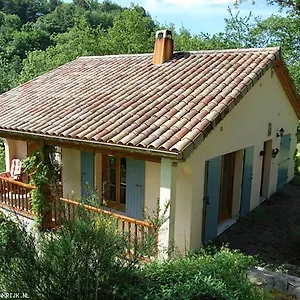 villa-domaine-libert-avec-prairie-et-fort-au-bord-dune.hotels-rhonealpes.com/